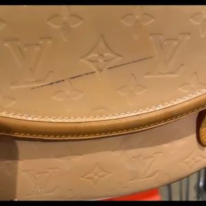 Authentic Louie Vuitton vernis shoulder bag